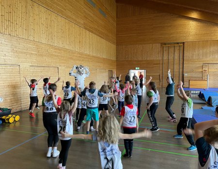 Rund 130 Grundschüler haben Spaß an der Bewegung
